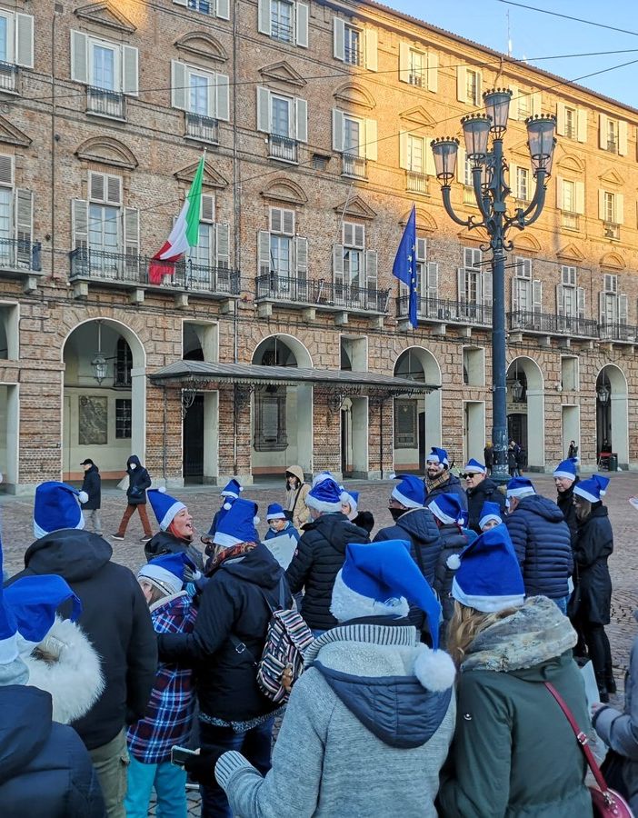 Babbi Natale vestiti di blu