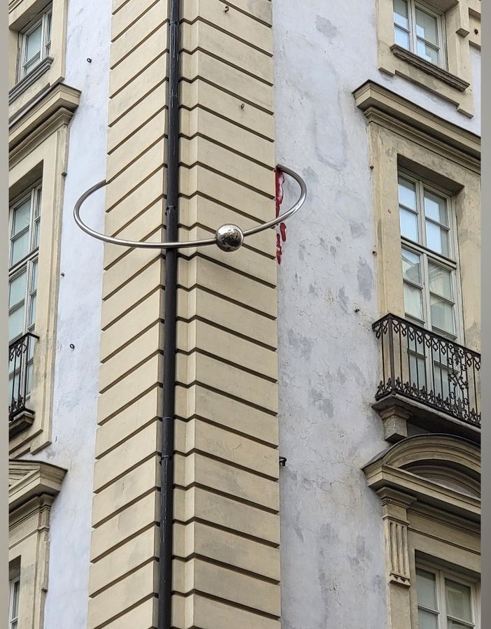 A Torino i piercing si trovano anche sui palazzi: il caso di &quot;Baci Urbani&quot;