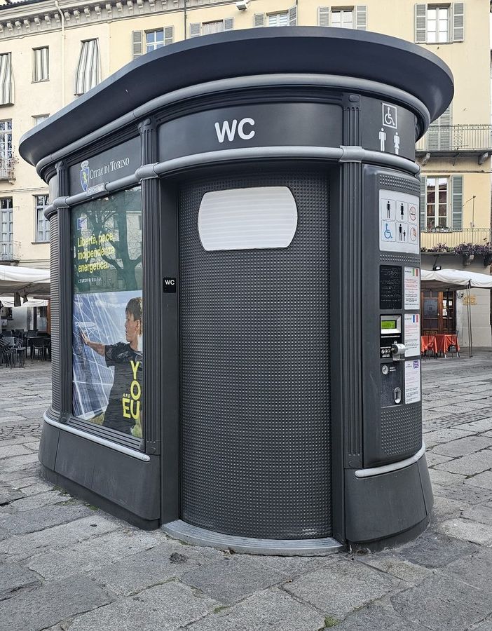 A Torino vespasiani rotti o vandalizzati. Firrao (Torino Bellissima): &quot;Aumentiamo i servizi pubblici a pagamento con un bando&quot;