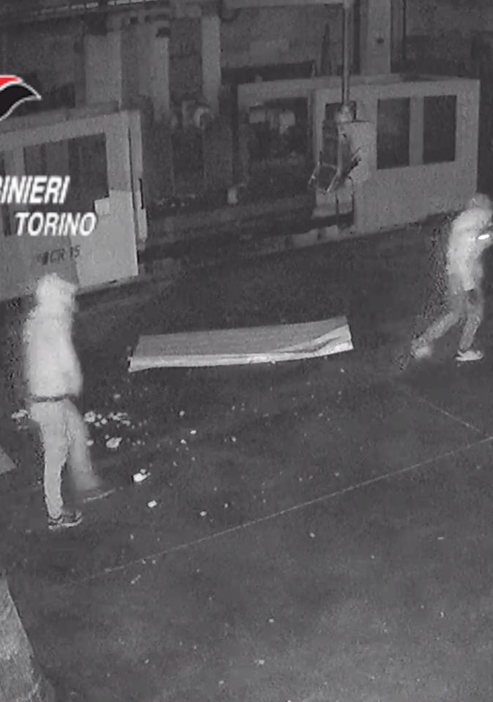 &quot;Andiamo a rubare con il lockdown, così non c'è nessuno&quot;: sgominata la banda di ladri terrore di aziende e tir [VIDEO]
