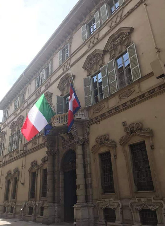 bandiere a mezz'asta a Palazzo Lascaris