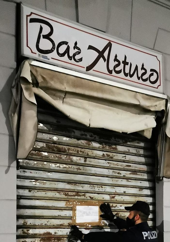 bar chiuso dalla Polizia in via Spotorno