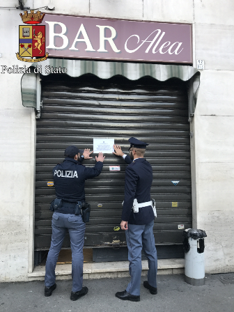 La polizia chiude un bar di via Lauro Rossi