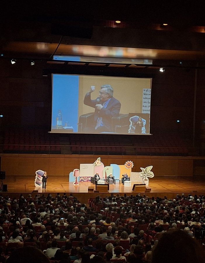 Barbero mania al Salone del Libro: in migliaia per &quot;La guerra delle parole&quot;