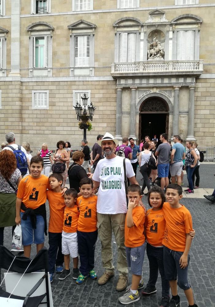 Squadra di bambini di Collegno incontra gli attivisti del dialogo a Barcellona