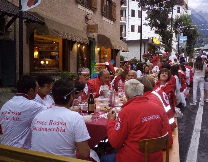 Bardonecchia, cena di Ferragosto in bianco e rosso &quot;senza lasciare traccia&quot;
