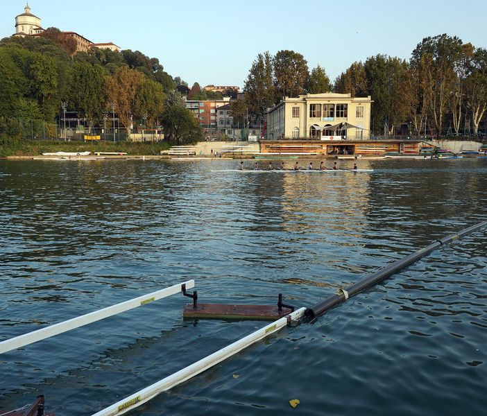 Progetto &quot;Il Po d'amare&quot;, a causa della piena del fiume sganciato in sicurezza il modulo galleggiante