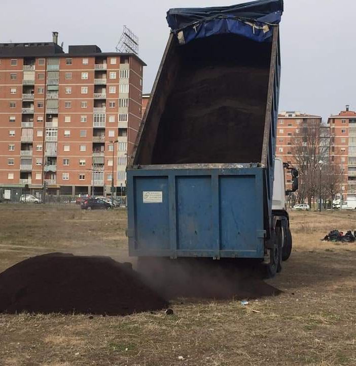 lavori a basse di Stura con camion