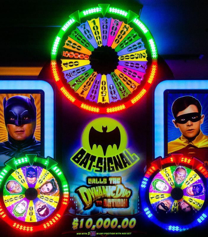 Violano i diritti del marchio Warner Bros: sequestrate oltre mille slot con il logo di Batman