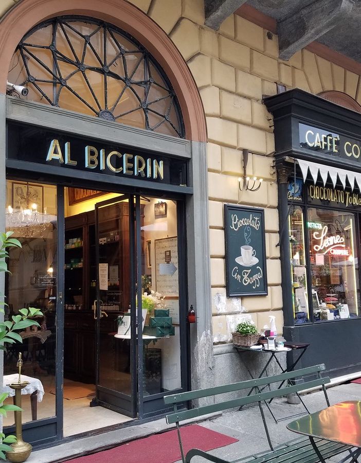 Il bicerin locale pubblico