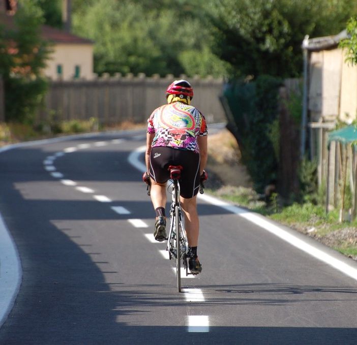 Pinerolo, un incentivo per i dipendenti comunali che vanno a lavorare in bicicletta
