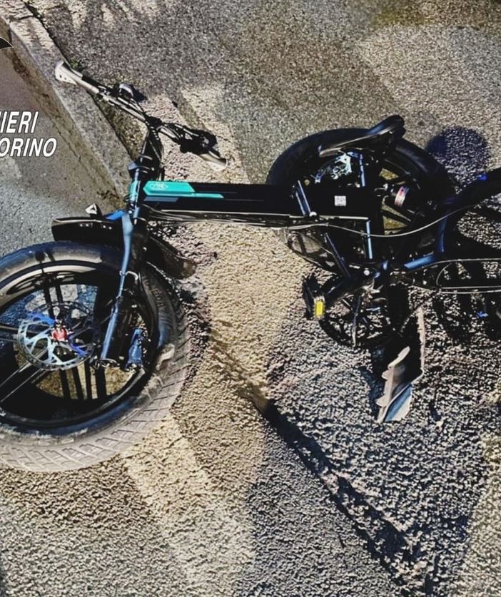 Quel che resta della bicicletta su cui viaggiava la vittima