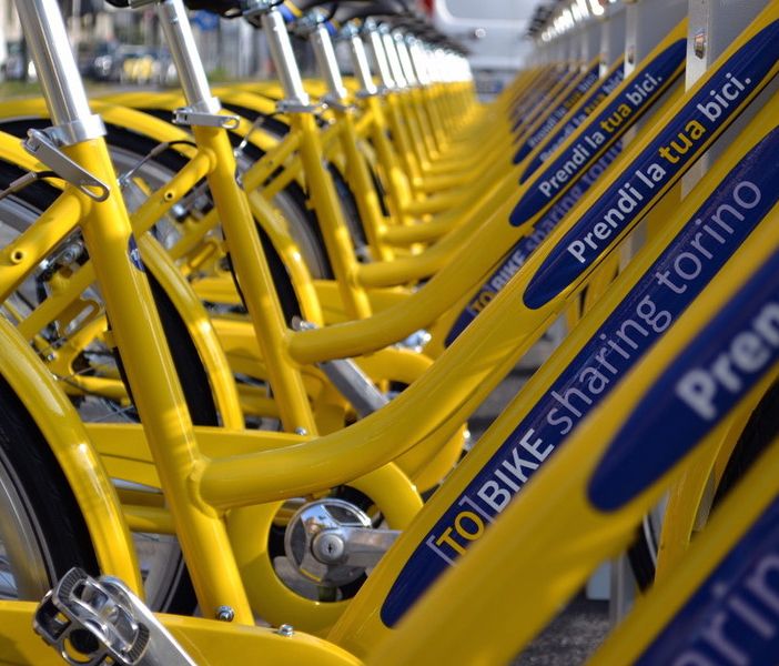 A Torino bike, scooter, taxi sharing e bus in un unico servizio: i dipendenti di General Motors testano il MaaS