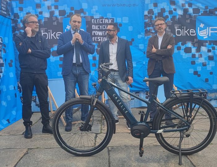 Le due ruote incontrano il cibo nei tour di Bikeup, la fiera della bicicletta elettrica