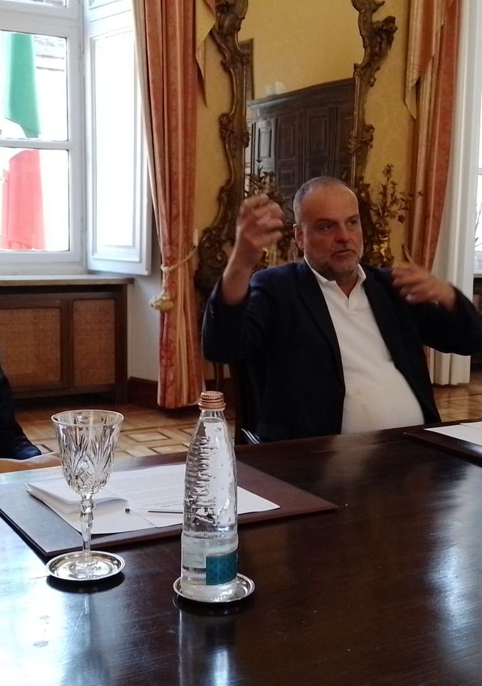 Rettore Geuna con due docenti ai suoi lati