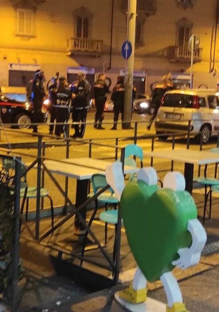 auto dei carabinieri in azione