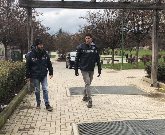 Controllo straordinario dei carabinieri ai giardini madre Teresa: ritrovati 20 grammi di marijuana