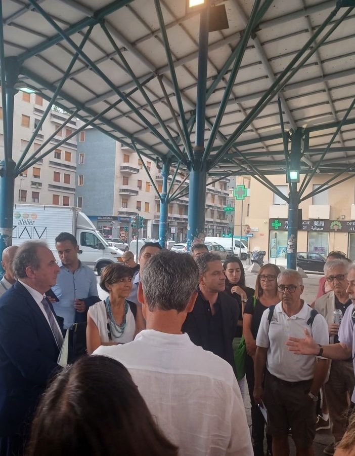 Degrado, sopralluogo dei consiglieri comunali in piazza Crispi: &quot;Obiettivo riqualificare l'area&quot;