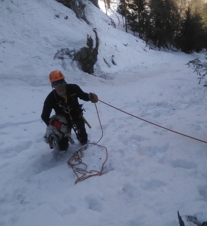 Bardonecchia: il cane si perde nella neve e il padrone resta bloccato in una zona impervia