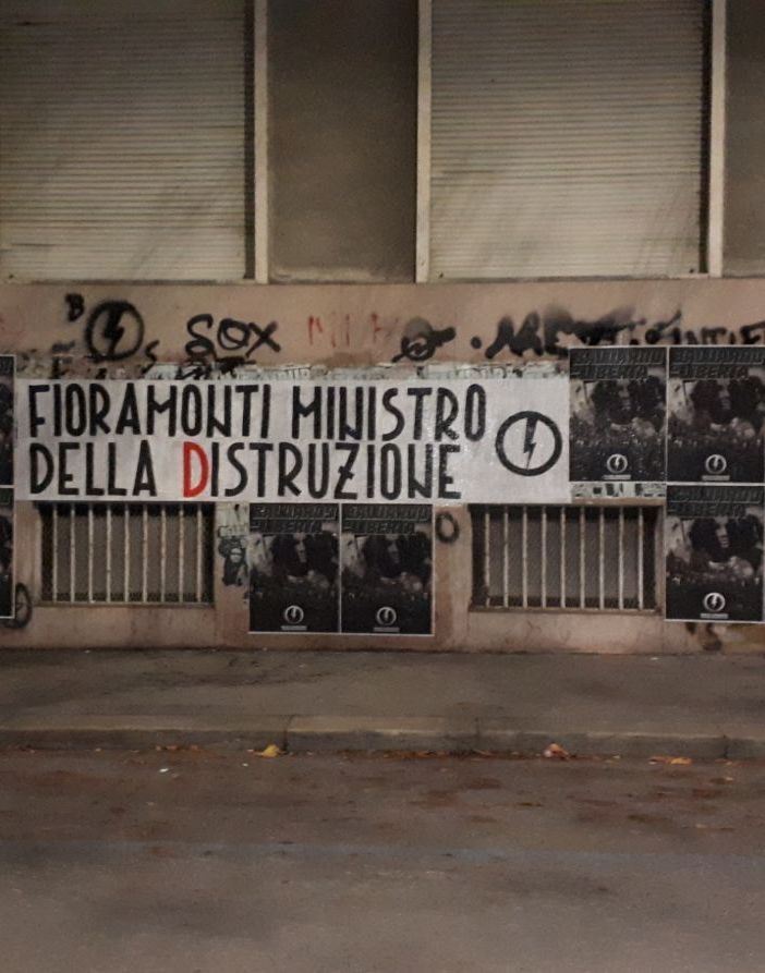 Striscione di Blocco Studentesco contro il ministro Fioramonti: &quot;Ministro della Distruzione&quot;