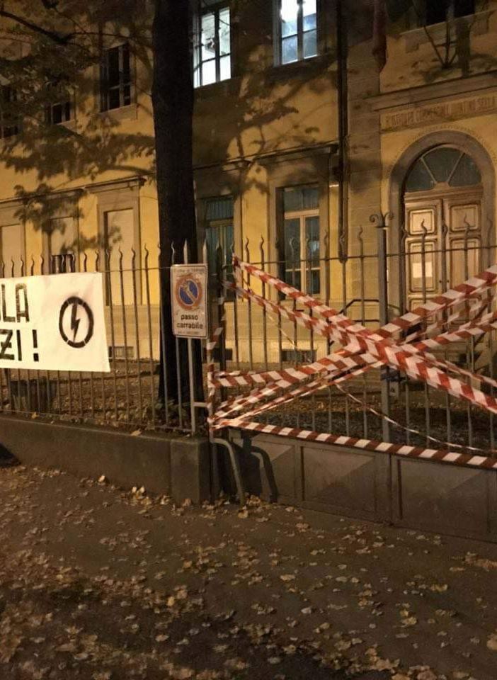 “Questa scuola cade a pezzi”, striscione di Blocco Studentesco al Quintino Sella