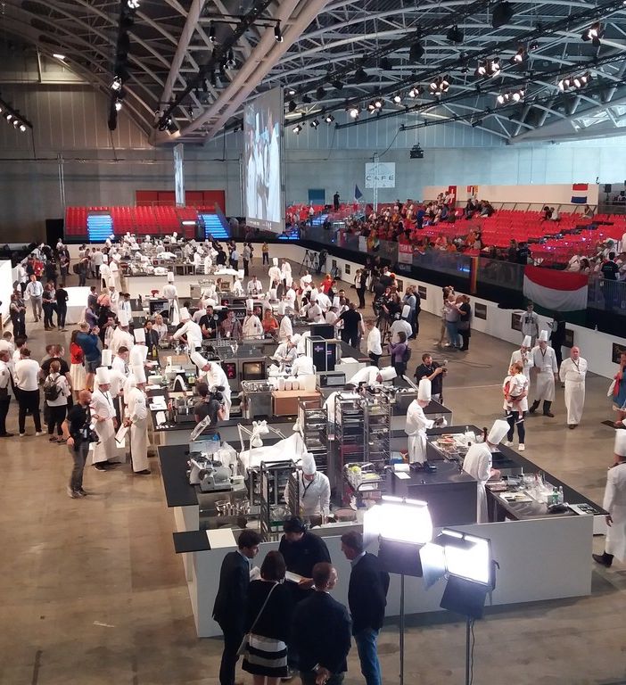 Tifo da stadio per i migliori chef d'Europa: inizia il Bocuse d'Or (FOTO)