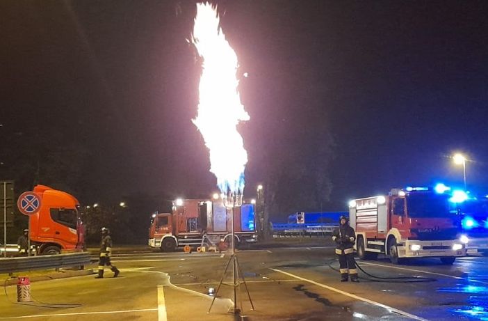Camion fermo in autostrada tra Alessandria e Tortona: conclusa la bonifica del serbatoio GNL