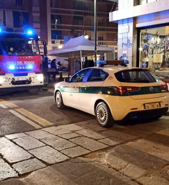 L'intervento dei vigili del fuoco e della polizia municipale