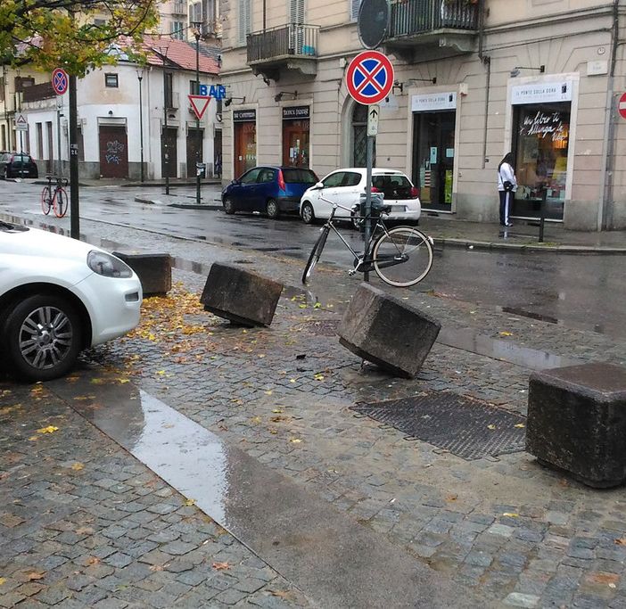 Borgo Rossini, danneggiati i dissuasori della “piazzetta”