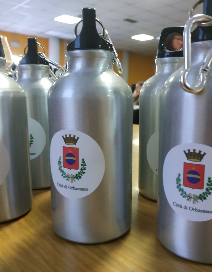 Orbassano, 100 borracce per i dipendenti al posto della bottiglia di plastica