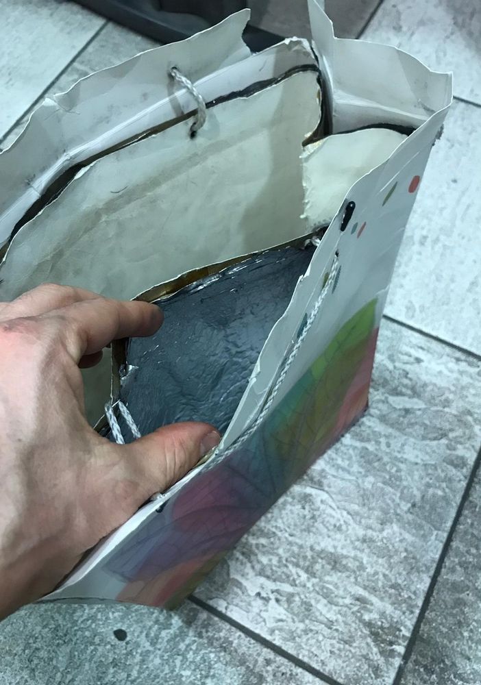 Ruba al Lego Store di via Roma con una borsa schermata: arrestato dagli agenti della polizia municipale
