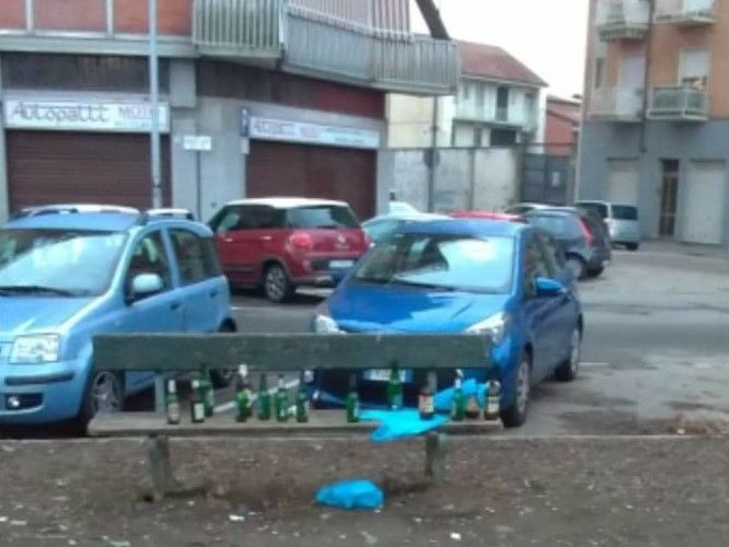 bottiglie abbadonate e degrado