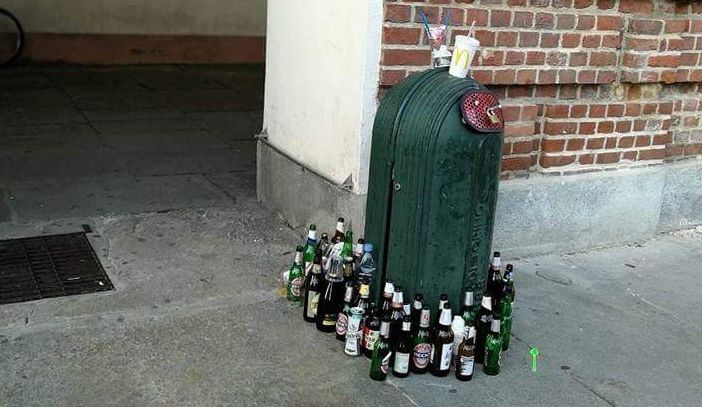 Bottiglie di vetro e piazza Castello gremita per i Modena City Ramblers. &quot;Proprio come fu piazza San Carlo&quot;
