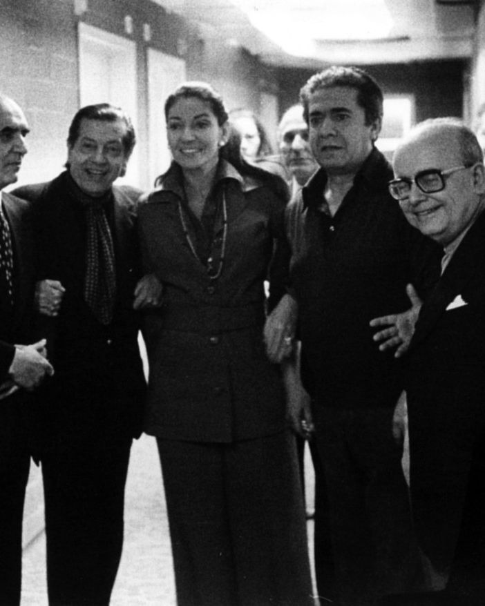 I protagonisti dell’inaugurazione del nuovo Teatro Regio: da sinistra Giuseppe Erba (Sovrintendente), Maria Callas e Giuseppe Di Stefano (registi), Aligi Sassu (scenografo). Torino, Archivio Storico Teatro Regio