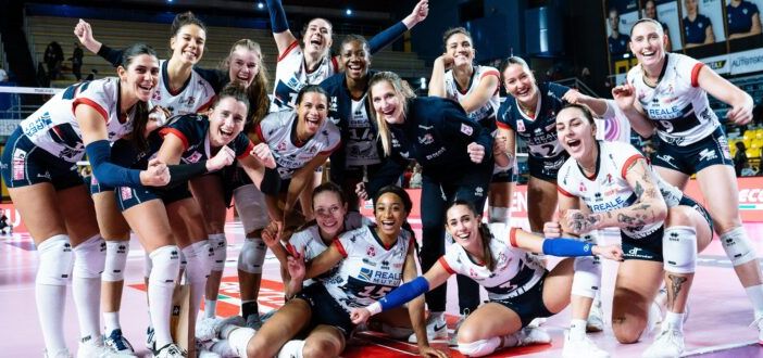 Volley, Reale Mutua Fenera Chieri ‘76 dura a morire: Bergamo è espugnata al tie-break