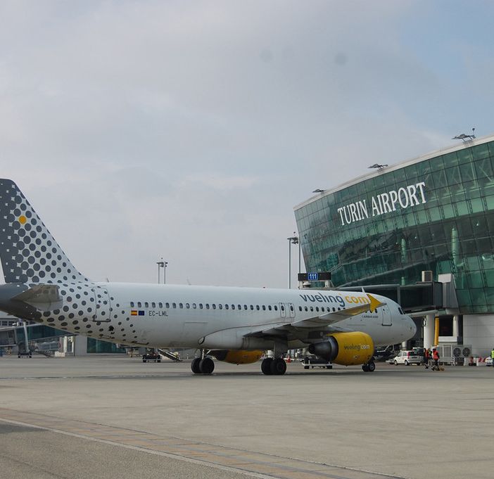 Aereo Vueling sulla pista di Torino Caselle