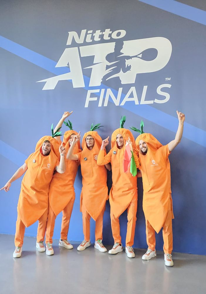 Atp Finals, i &quot;Carota Boys&quot; di Sinner: &quot;Vogliamo vedere un'onda arancione per Jannik&quot;