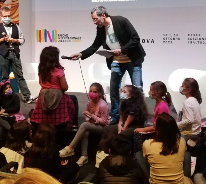 Salone del Libro, torna Adotta uno scrittore: incontri tra autrici e autori e le scuole di tutta Italia