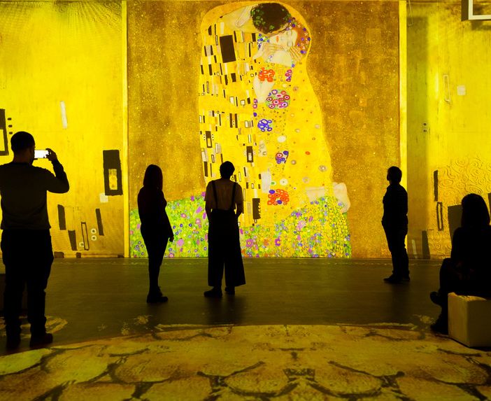 Club Silencio per la prima volta apre le porte della Promotrice con Klimt e Banksy
