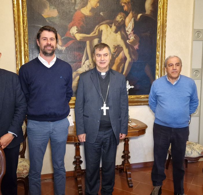 Confartigianato Torino e Coldiretti Torino donano una statuina per il Presepe all’arcivescovo di Torino Roberto Repole
