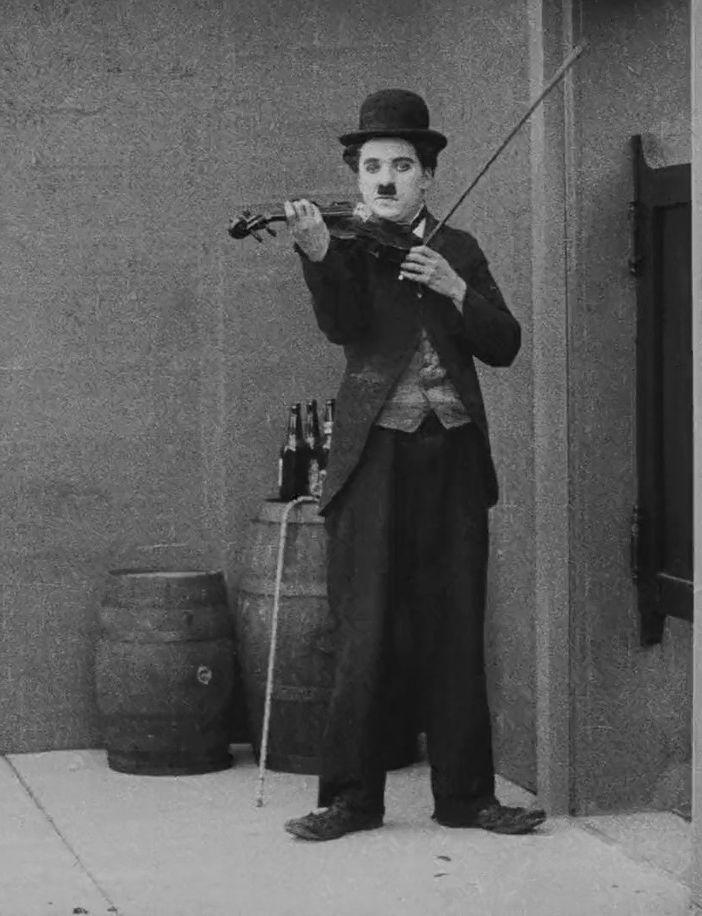 Tedacà rende omaggio a Charlie Chaplin con cinema, performance e musica dal vivo