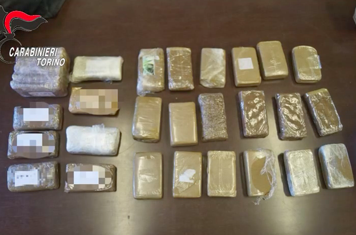 Operazione antidroga alle prime luci dell'alba: arrestate due persone nel Torinese