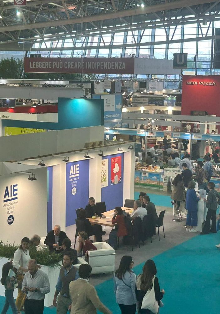 Le note di &quot;Faccetta Nera&quot; dagli altoparlanti del Salone del Libro