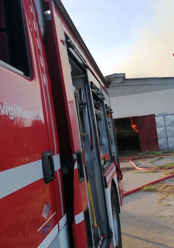 In fiamme una cascina a Riva di Pinerolo: l'intervento dei Vigili del Fuoco