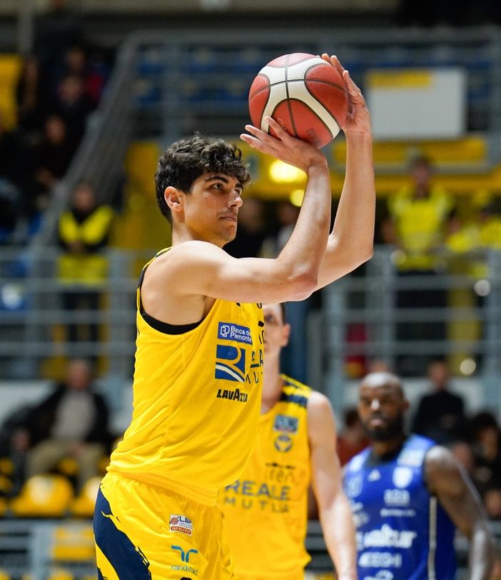 Basket, la Reale Mutua ospita Cividale per l'ultima palla a due del 2024