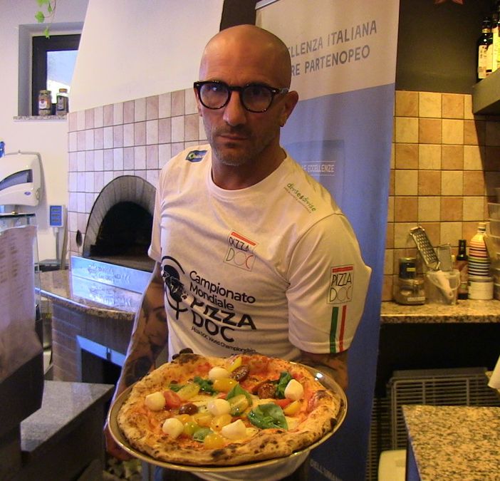 Al Confine fa il giro del mondo: la pizzeria e pinseria di chef Biagio Valerio arriva a Las Vegas [VIDEO]