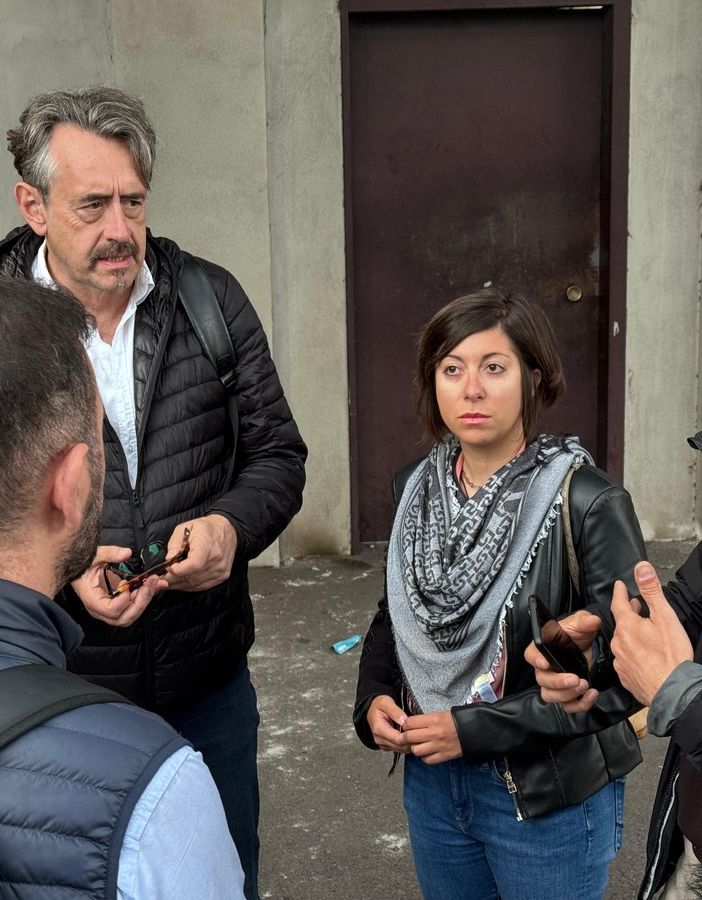 Rivolta al Cpr di Torino, chiuso il blocco distrutto dalle fiamme: sopralluogo di M5S e Pd