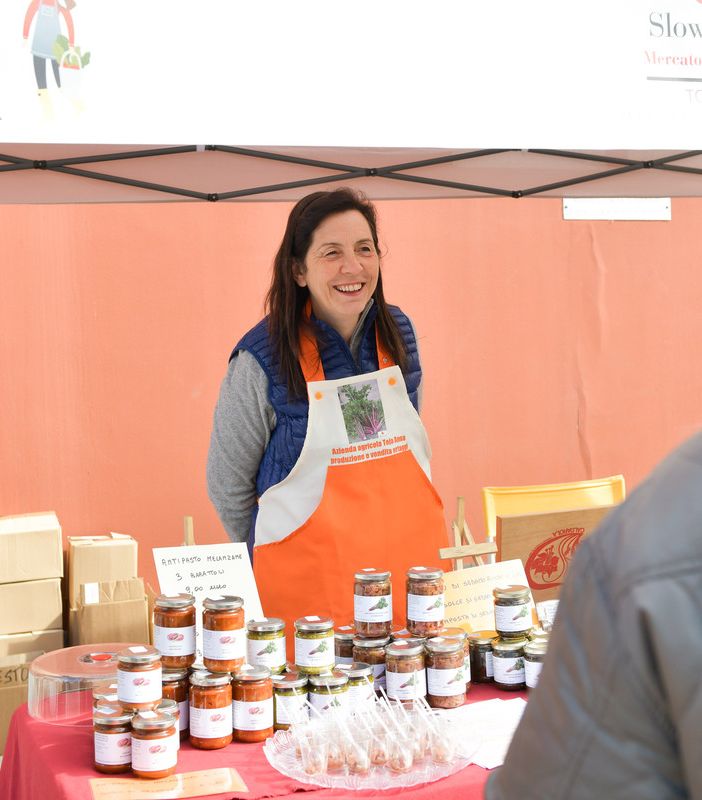 Mercato della Terra sotto le stelle: i produttori di Slow Food in centro città per un appuntamento estivo serale
