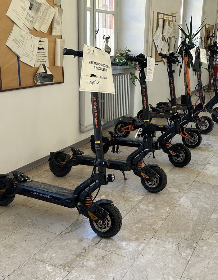 Collegno, altri sei monopattini “monster” fuori norma confiscati dalla Polizia Municipale