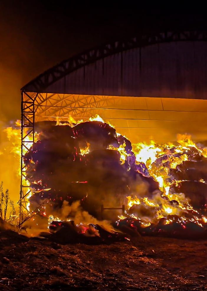 Incendio devasta un fienile ad Alpignano: in corso le operazioni dei Vigili del Fuoco